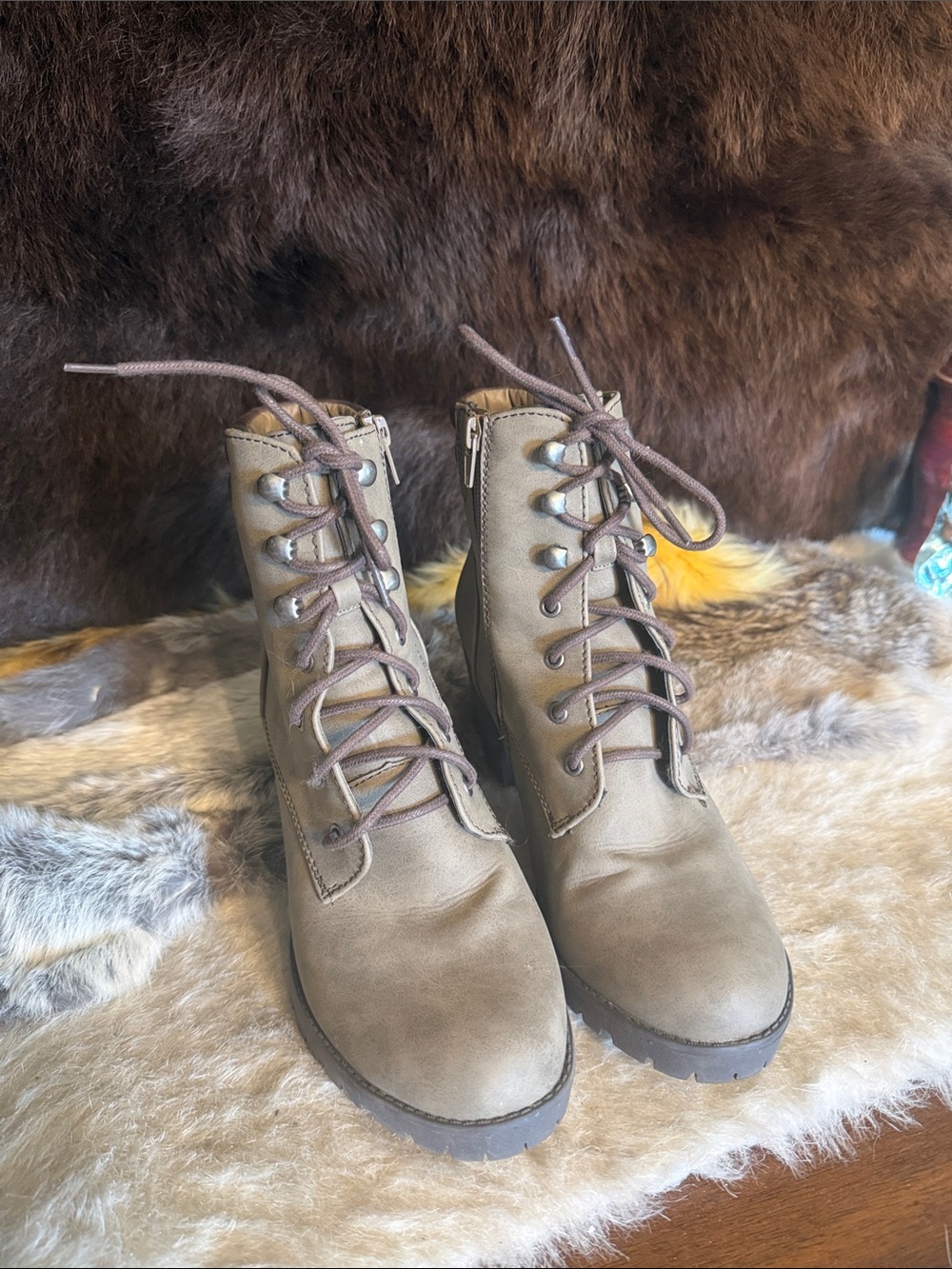 Women's Lace-Up Combat Boots in taupe Brown 9.5 (4700)